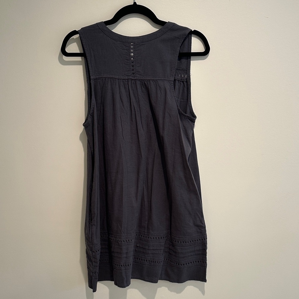 NWT Splendid Sleeveless Eyelet Detail Tunic in Charcoal - Size Medium - Picture 5 of 5